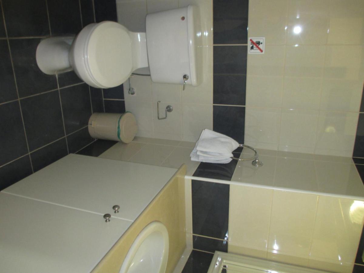 West End Hotel Peyia Phòng bức ảnh