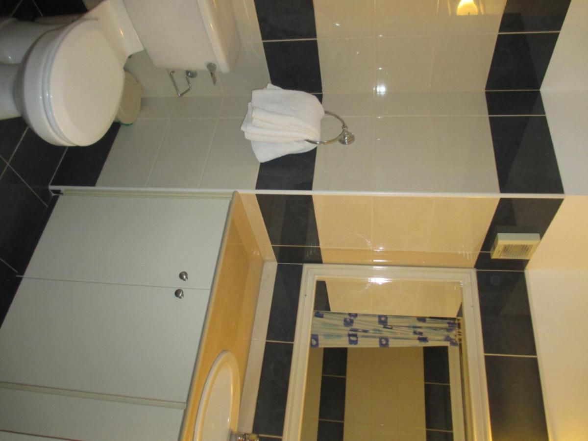 West End Hotel Peyia Phòng bức ảnh