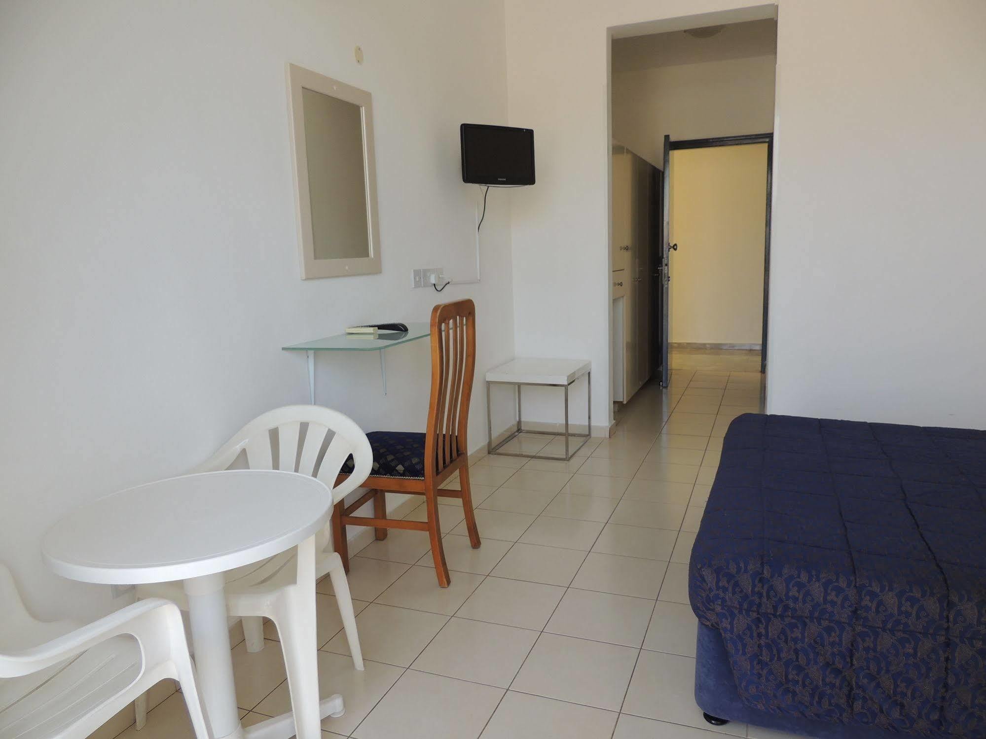 West End Hotel Peyia Ngoại thất bức ảnh